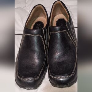 New Born Black Mens 9M Slipons M3256 Leather Apron Stitched Loafers